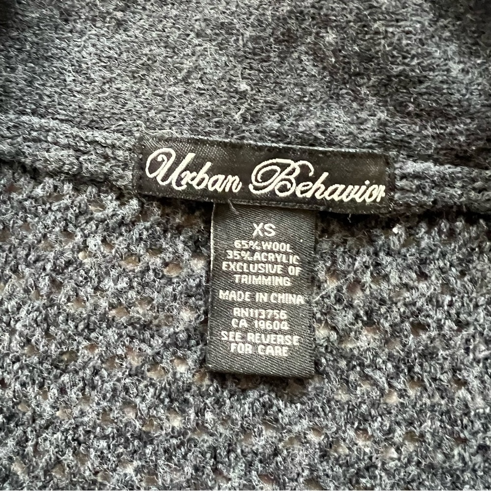 Urban Behavior sweater - Picture 2 of 8